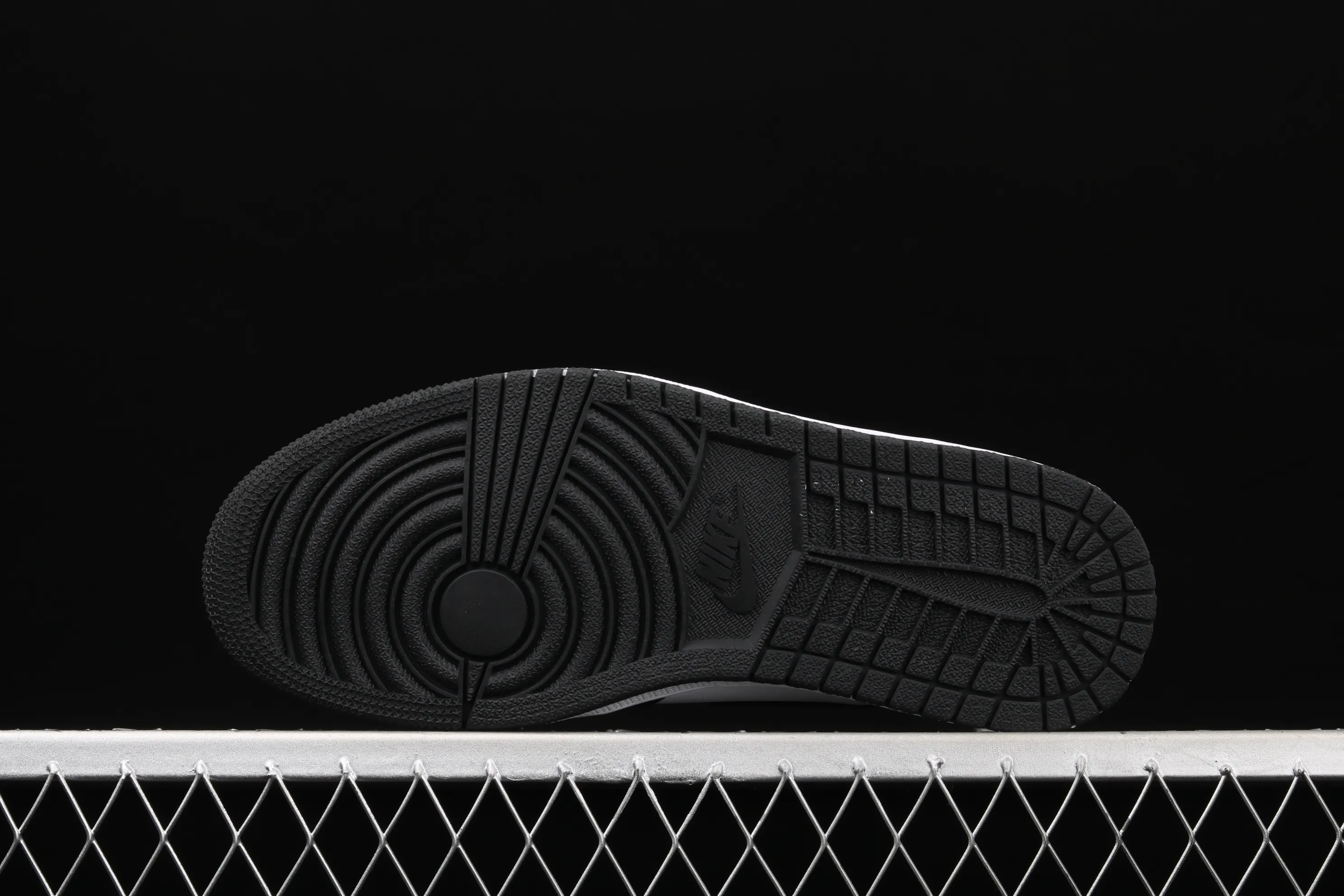 All categories Air Jordan Jordan series basketball shoes Air Jordan 1 High Air Jordan 1 High OG Wmns "Silver Toe" AJ1 Joe 1 metallic black silver silver toe CD0461-001